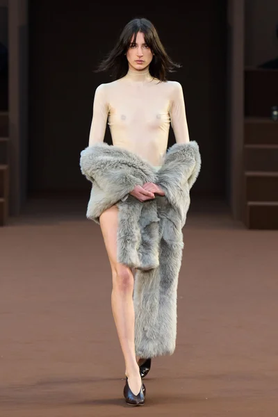 Look 30